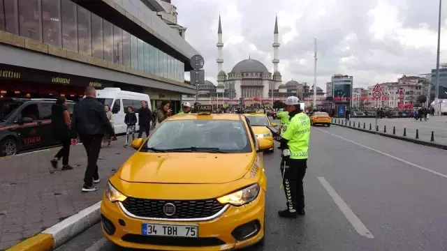 Ceza yiyen taksiciden polise küstah tepki: Bazen size yapılanları hak ediyorsunuz