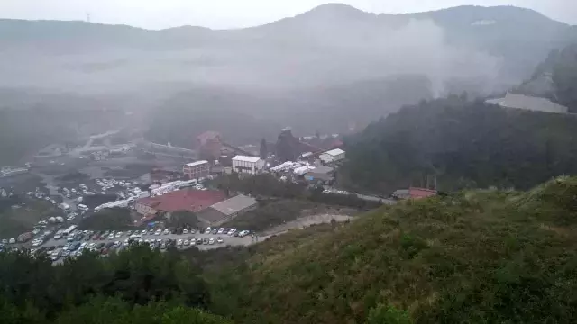 Facianın adresi olan maden ocağı günün ilk ışıklarıyla böyle görüntülendi