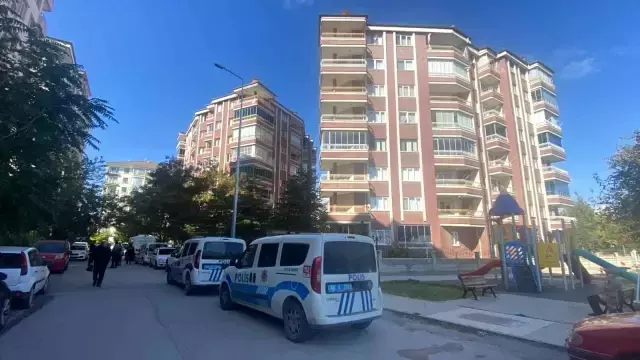 Oğlunu kaybeden doktor sosyal medyada şarkı paylaşıp yaşamına son verdi