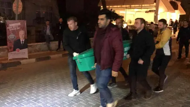 Son dakika 3. sayfa: Manisa'da koca dehşeti: Cinnet getirdi, karısını bıçaklayarak öldürdü