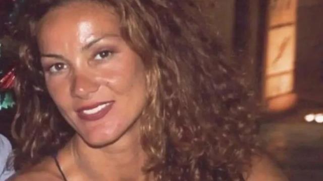 Ötenazi ile yaşamına son verdiren eski manken Sinem Üretmen yıllar önce çekilen bir klipte ölen sevgili rolünü oynamış