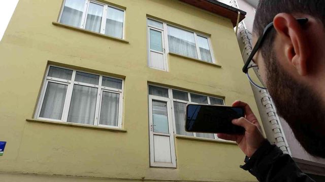 Karadeniz fıkrası gibi apartman! Görenler cep telefonuna sarılıyor