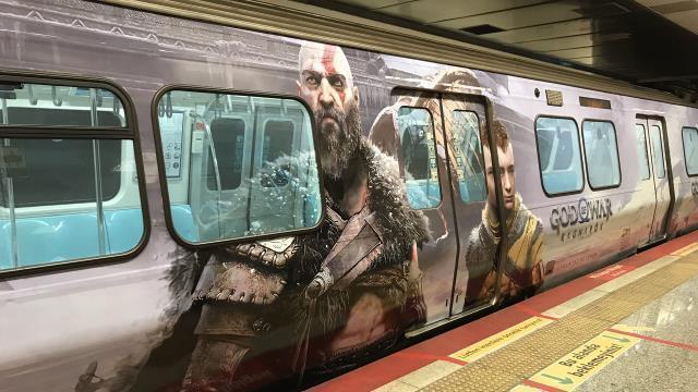 İstanbul metrosundaki God of War reklamı ile İmamoğlu'na tepki yağdı