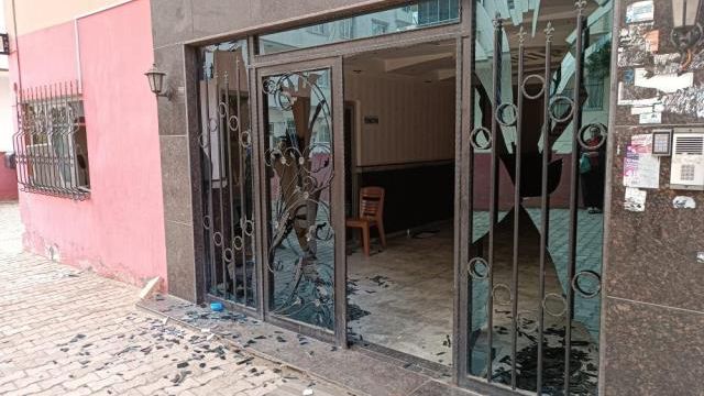 Borcunun ödemediği için elektrik yüklemesi yapmayan yöneticinin odasını EYP ile patlattı