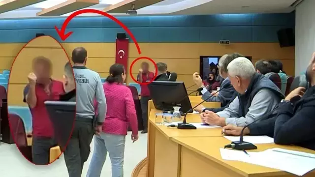 Belediye başkanına küfürler savurup, camları ve kapıları indirdi