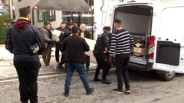 BEYLİKDÜZÜ'NDE EVDE 2 CESET BULUNDU