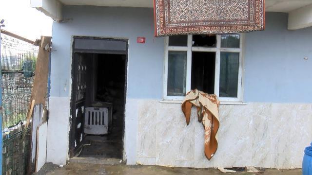 Annesini yakmaya çalışmıştı; bu kez evini yaktı