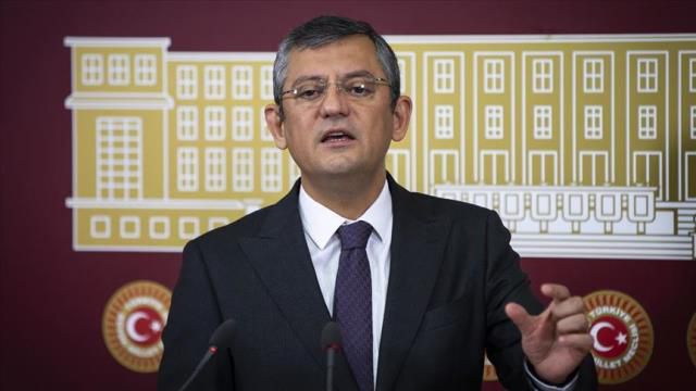 CHP'li Özgür Özel'den TBMM'ye TOGG ile gelen Varank'a teklif: Hediye geri alınmaz, onu Meclis'e bırakın