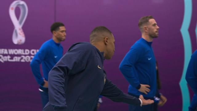 İngiliz futbolcuların hareketi, Mbappe'yi dumura uğrattı! Yaşadığı şoku gülerek atlatmaya çalıştı