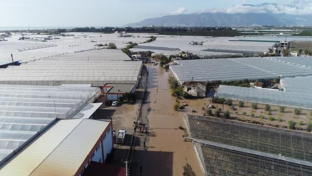 Son Dakika: Antalya'da selin bilançosu: 100 konut, 497 araç ve 12 bin 500 dönüm sera hasar gördü