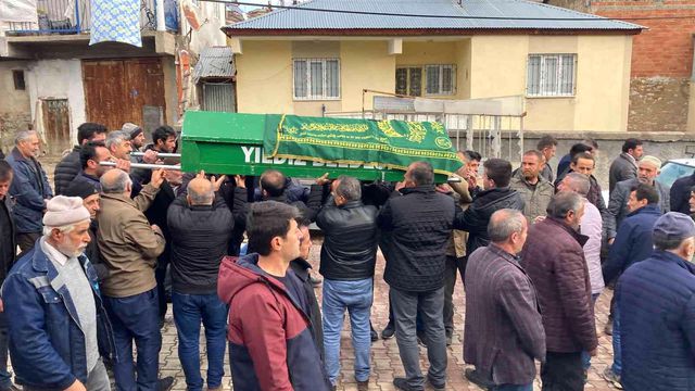 100'ün üzerinde torunu olan 105 yaşındaki Bekir dede hayatını kaybetti