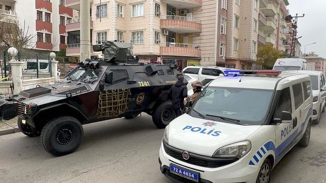 Batman'da rehine krizi! Esnaf, kaçak kontrolüne gelen 3 DEDAŞ personelini silahla rehin aldı