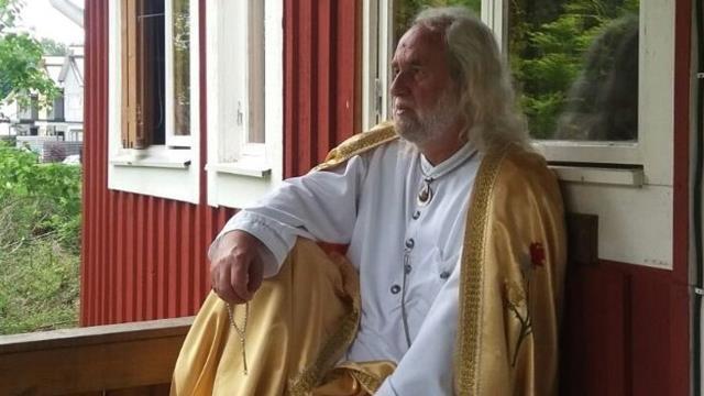 Hasan Mezarcı yine sahnede! Noel'de doğum günü kutlaması yaptı, çevresindekiler 'İyi ki doğdun Mesih' dedi