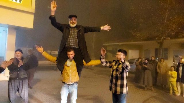 Türk vatandaşı olan 53 yaşındaki Suriyeli Hamo, Türk ordusuna katıldı