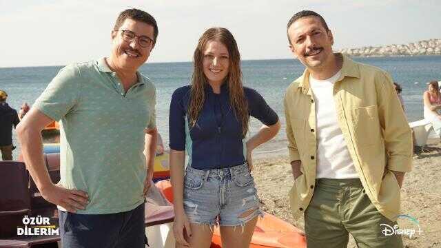 Merakla beklenen 'Özür Dilerim' filminin setinden ilk kareler paylaşıldı