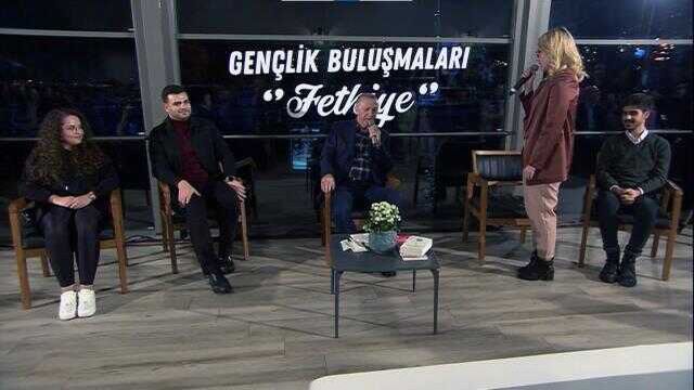 21 yıl önceki fotoğrafı gören Cumhurbaşkanı Erdoğan'ın tepkisi salonu gülme krizine soktu: E bu hiç benzemiyor