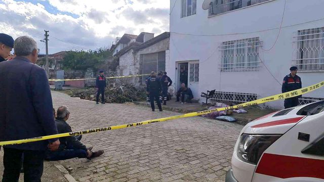 Aydın'da bir anne ve 2 çocuğu evlerinde ölü bulundu