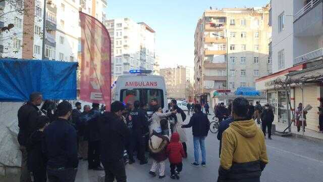 Diyarbakır'da karısını defalarca bıçaklayan adam 'Eşimin boğazını kestim' diyerek yardım istedi