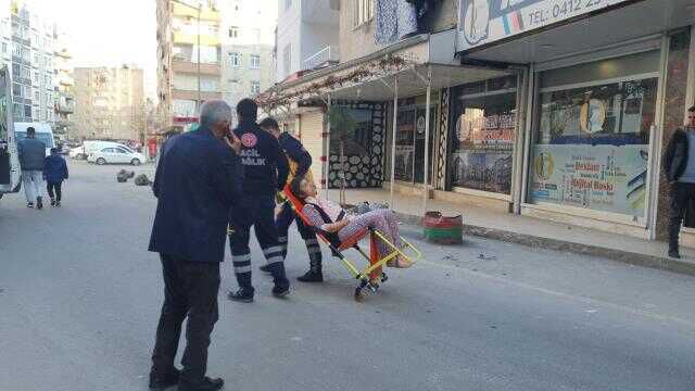 Diyarbakır'da karısını defalarca bıçaklayan adam 'Eşimin boğazını kestim' diyerek yardım istedi