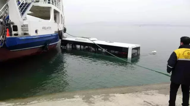 Göle uçan yolcu otobüsünde can pazarı! İlginç kaza kamerada