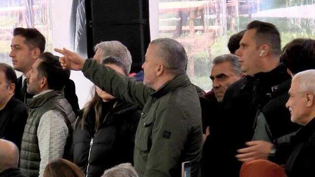İmamoğlu'na kentsel dönüşüm programında 'İşten çıkarma' tepkisi! Korumalar salondan uzaklaştırdı