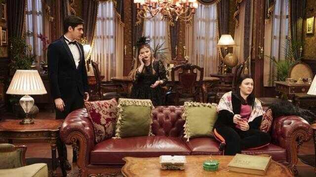 Hülya Avşar'ın klibinde oynayan Tarık Ündüz, Gazanfer Özcan'ın torunu çıktı