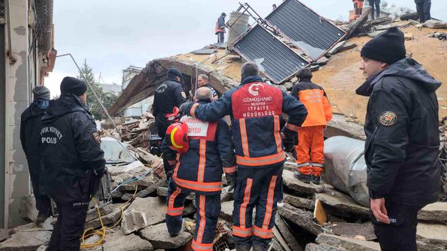 Mucize gerçekleşti! 29 saat sonra enkazdan sağ çıkarıldı