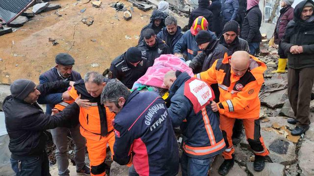 Mucize gerçekleşti! 29 saat sonra enkazdan sağ çıkarıldı