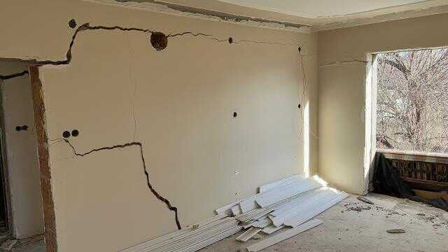 Burası deprem bölgesi değil! 11 yıl önce ortaya çıkan topraktaki yüzey kırıkları, iki mahalleyi yutmak üzere