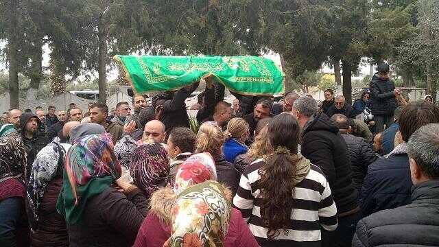 Tutuşan koltukların arasında yanarak can veren minik Berkay'a acı veda! Anne ve babası ayakta durmakta zorlandı