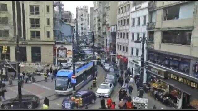 İSTANBUL-SİRKECİ'DE TRAMVAY RAYDAN ÇIKTI -1