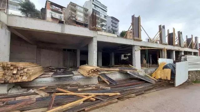 Bu kadarına da pes, binanın kirişlerini toprakla doldurdular