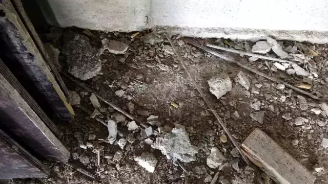 Bu kadarına da pes, binanın kirişlerini toprakla doldurdular