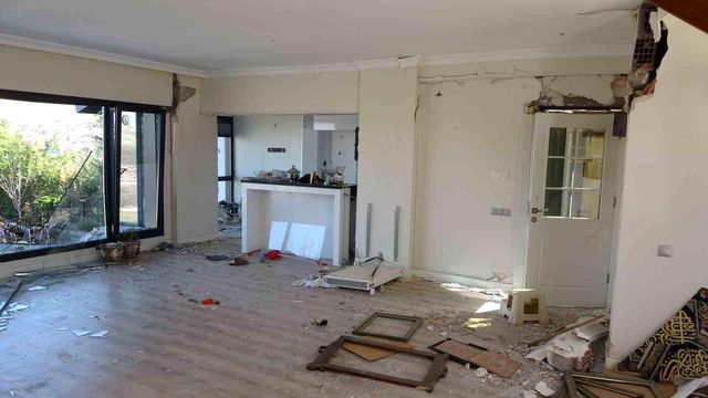 Milyonluk villalar depremde kağıt gibi dağıldı