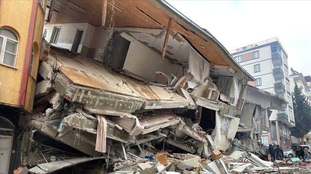 Son Dakika: Kahramanmaraş merkezli depremlerde hayatını kaybedenlerin sayısı 47 bin 932'ye yükseldi