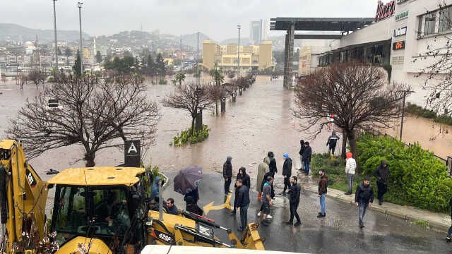 Son dakika: Şanlıurfa sele teslim! 4 kişi hayatını kaybetti, 2 itfaiye eri aranıyor