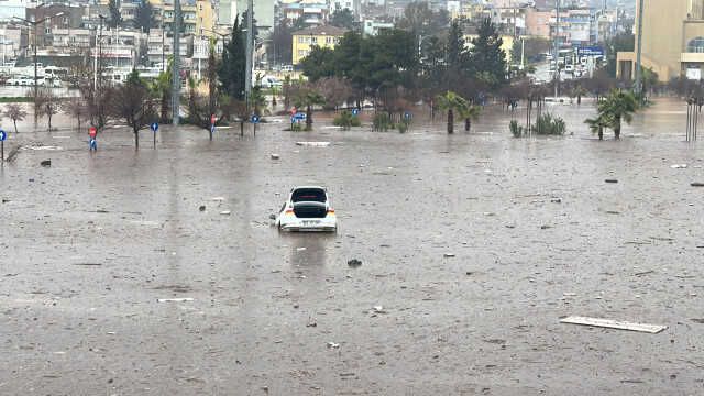 Son dakika: Şanlıurfa sele teslim! 4 kişi hayatını kaybetti, 2 itfaiye eri aranıyor
