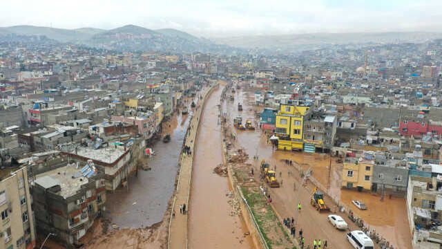 Şanlıurfa'da selden etkilenen Karakoyun Deresi civarı temizleniyor