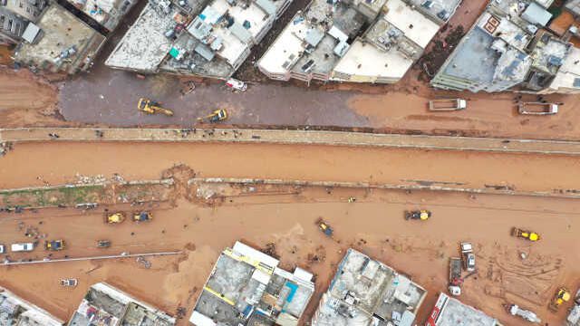Şanlıurfa'da selden etkilenen Karakoyun Deresi civarı temizleniyor