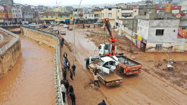 Şanlıurfa'da selden etkilenen Karakoyun Deresi civarı temizleniyor