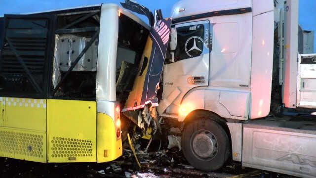 Tuzla'da tır, yol bakım aracı ve İETT otobüsüne çarptı: 2 kişi öldü, 2 kişi yaralı