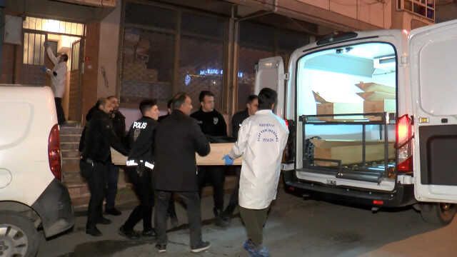 BAHÇELİEVLER'DE BİRLİKTE YAŞADIĞI KADINI TAŞLA ÖLDÜRÜP BUZDOLABINA KOYDU