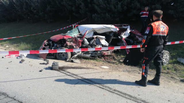 Son dakika: TEM Otoyolu'nda karşı şeride geçen hafriyat kamyonu çok sayıda araca çarptı: 6 ölü, 3 yaralı