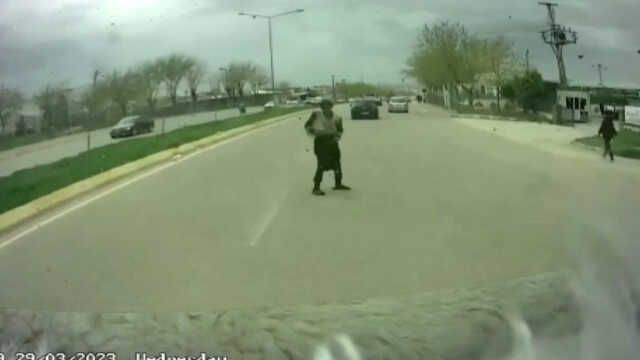Halk otobüsünün çarptığı zihinsel engelli adam öldü! Kaza anı araç kamerasında