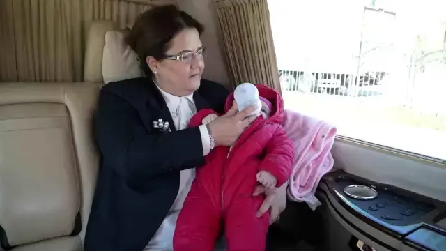 54 gün sonra gelen kavuşma! Enkaz altından 128 saat sonra çıkarılan 'Gizem bebek' artık annesinin kucağında