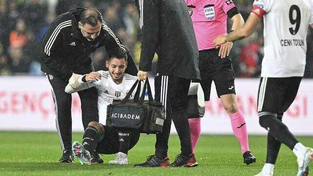 Derbide sakatlanan Beşiktaş'ın stoperi Tayyip Talha Sanuç, 6 ay sahalardan uzak kalacak