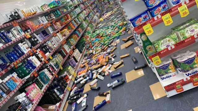 Rusya'da 6.9 büyüklüğünde deprem! Halk panikle kendini sokaklara attı, çok sayıda binada derin çatlaklar oluştu