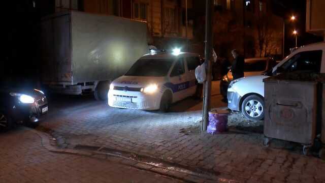 İSTANBUL-ESENYURT'TA DİREĞE ASILI POŞETTE YENİ DOĞMUŞ BEBEK CESEDİ BULUNDU