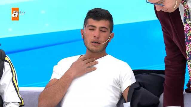 Müge Anlı'dan yürek burkan anlar! Kendisini 6 aylıkken terk eden annesinin fotoğrafını gören genç, fenalık geçirdi