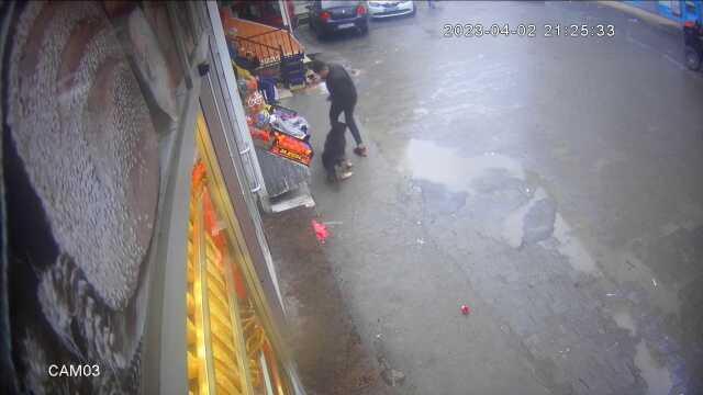 Köpeğin çocuğa saldırma anı kamerada